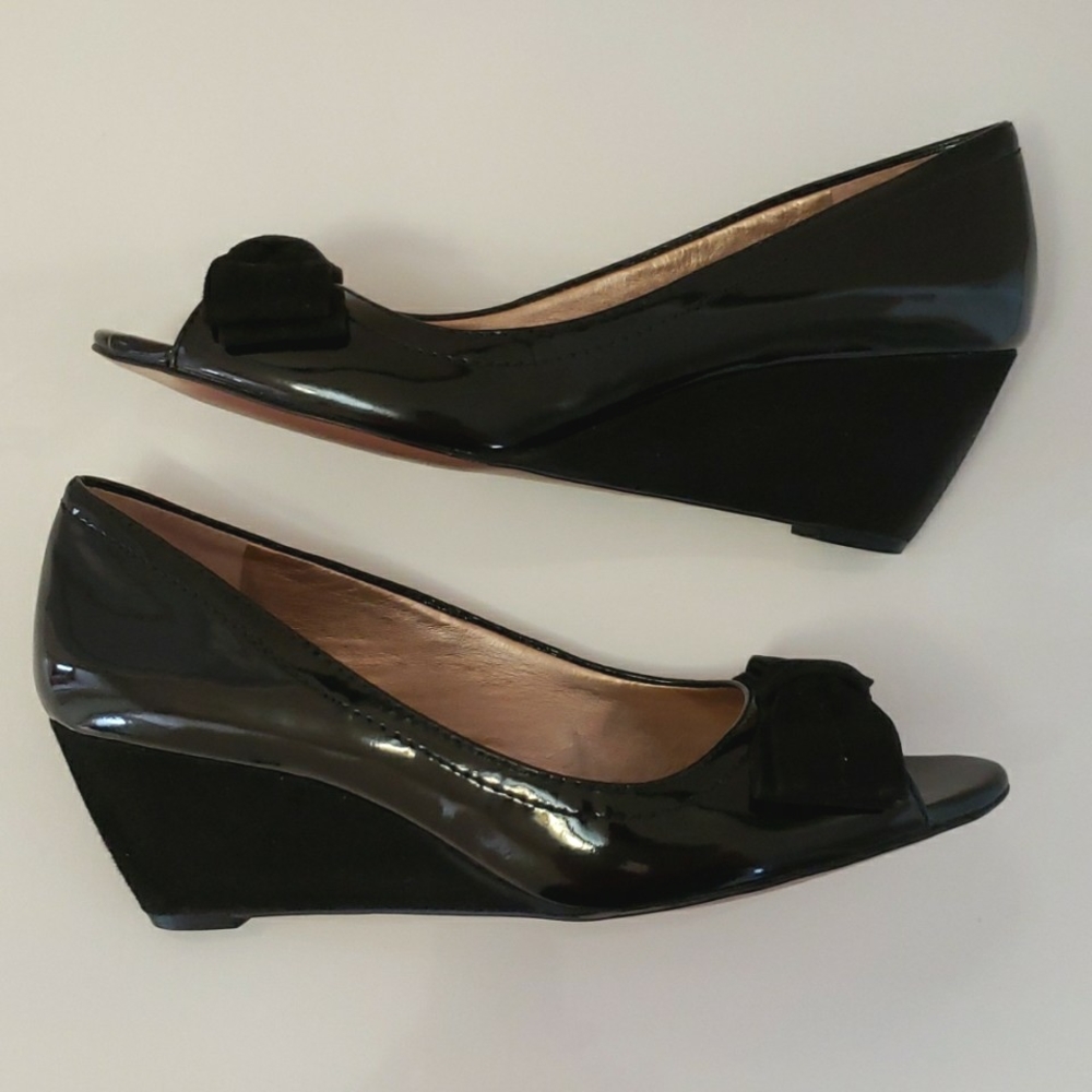 BCBGeneration Vegan Leather & Suede Wedge Peep Toe Heels GUC 8.5